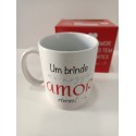 Caneca com frase Um brinde ao nosso amor eterno!